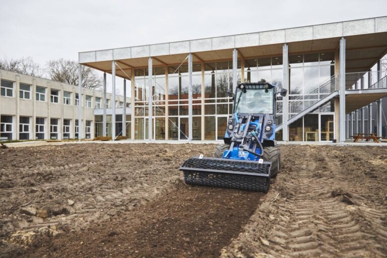 MultiOne-mini-loader-8.5-series-03-1030x686-1