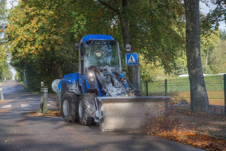 MultiOne-mini-loader-8.5-series-07-1030x687-1